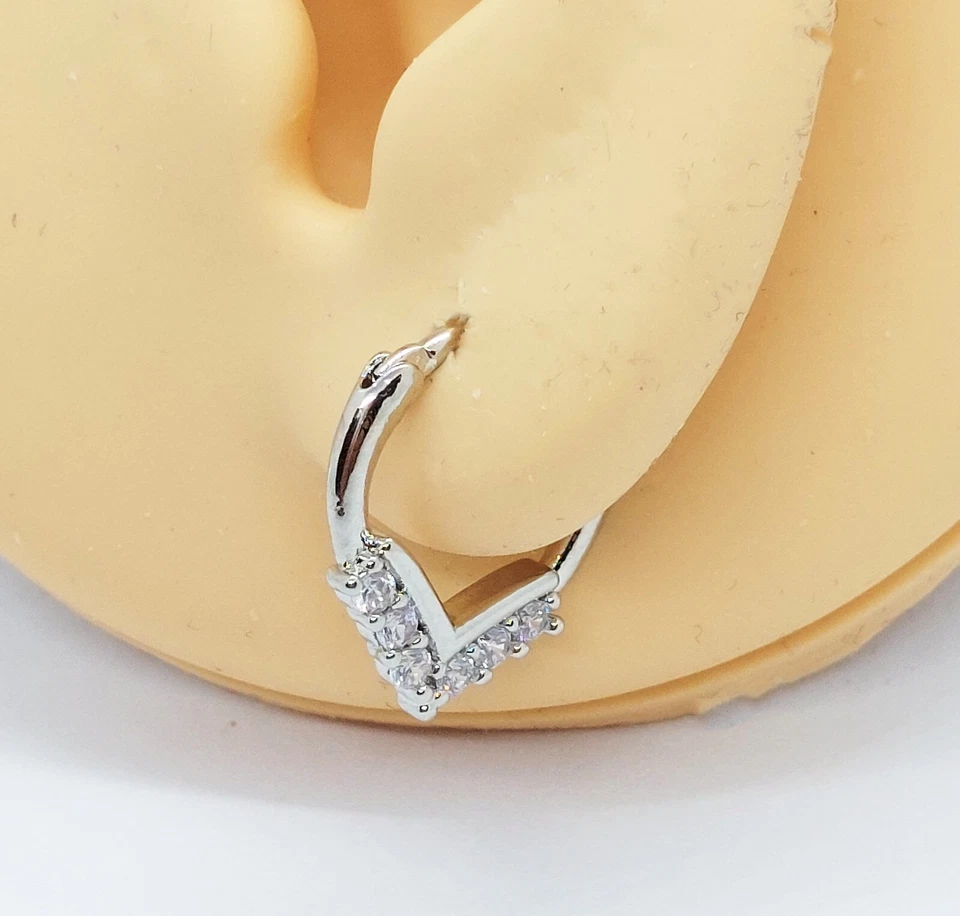 Orecchino cerchio clicker in acciaio inox uomo donna con zirconi bianchi argento - Immagine 4 di 4