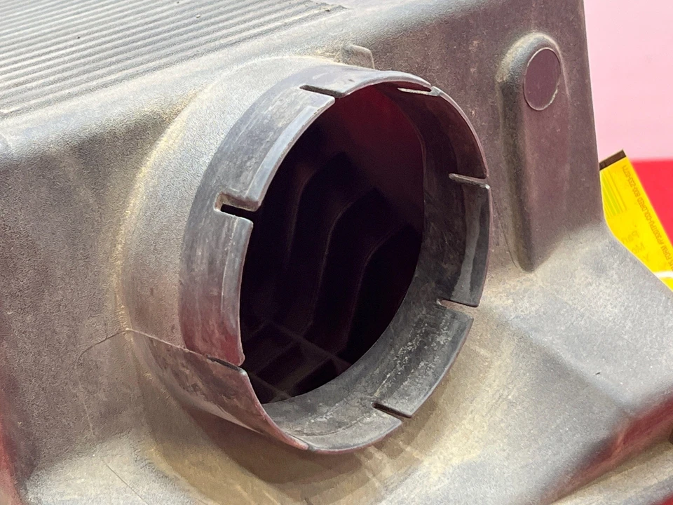 07-08 Chevy Silverado 1500 Motor Caja de purificador de aire sin Opt K47 OEM 25873812 Foto 2 de 4