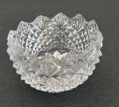 Vintage Cut Glass Open Salt Cellar Diamond Pattern Sawtooth Rim Starburst Base