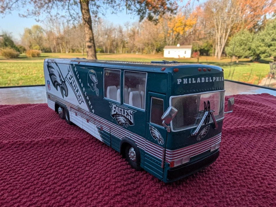 Danbury Mint Diecast Model Philadelphia Eagles Motorcoach Team Bus - Image 3 of 4