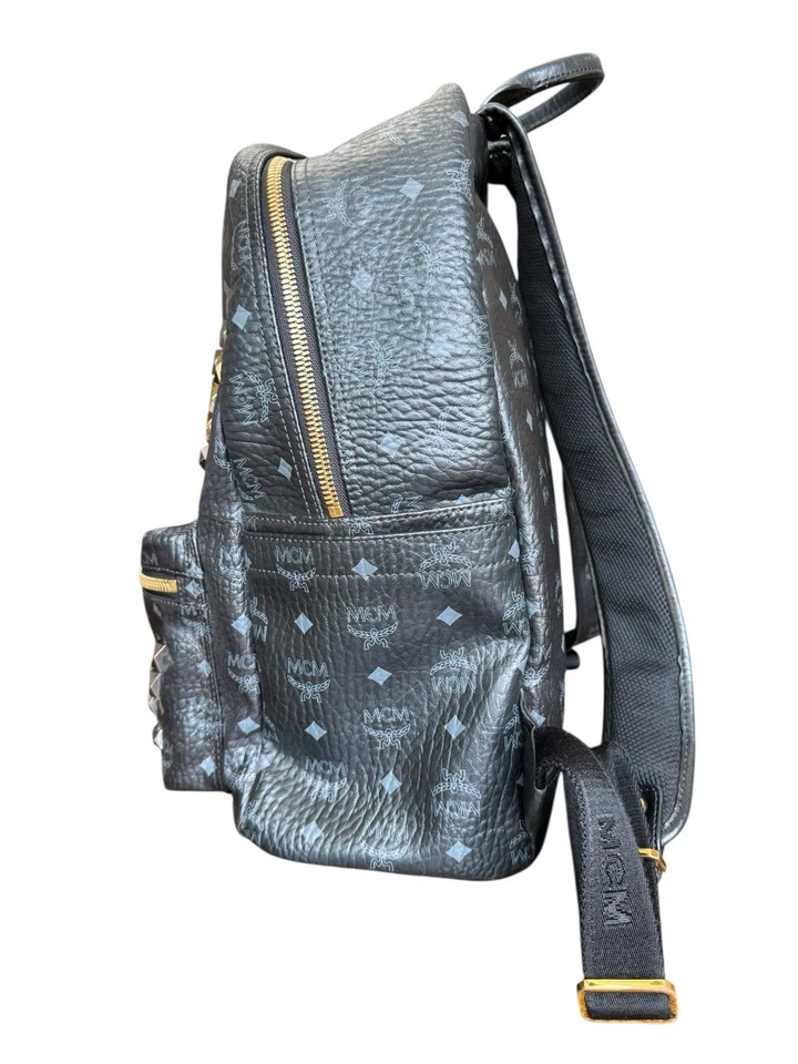 MCM Stark Mochila Grande Bolso de Cuero Tachonado Negro con Tachuelas Doradas y Plateadas Foto 4 de 4