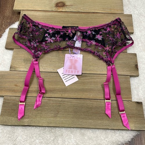 Savage X Fenty Strumpfgürtel bestickt Blumen neu mit Etikett rosa violett und schwarz Größe 1X