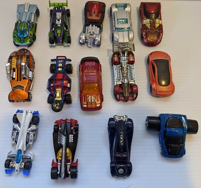  Lot of 14 used racing cars, different colors good conditions.