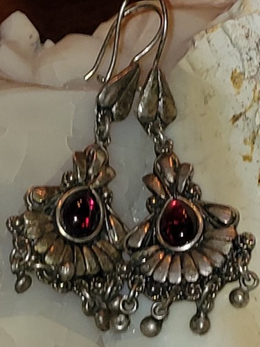 Pendientes decorativos finos de plata de ley y granate colgantes con palanca trasera marcados 1000 - Imagen 7 de 10
