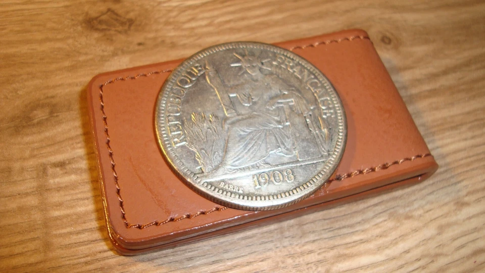 1908 REPUBLIQUE FRANCIAS Réplica Imitación Cuero Plegable Magnético Clip para Dinero Foto 3 de 4