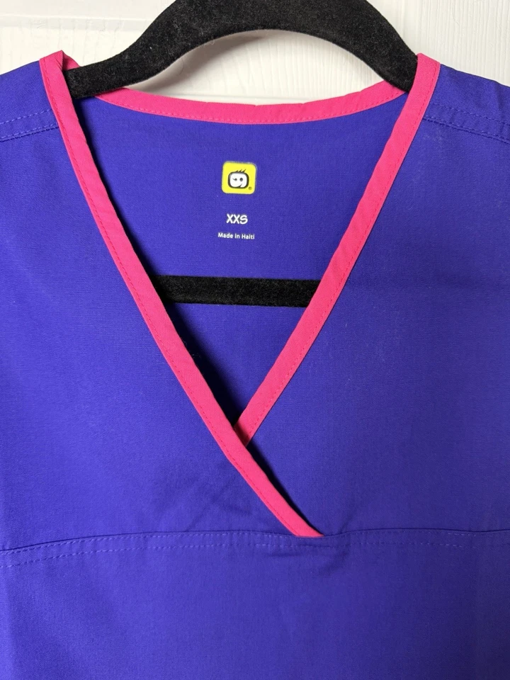 Wonder Wink Medical Nurse Scrub V Neck Purple Pink 4- Pockets Women’s Size XS - Image 2 of 4