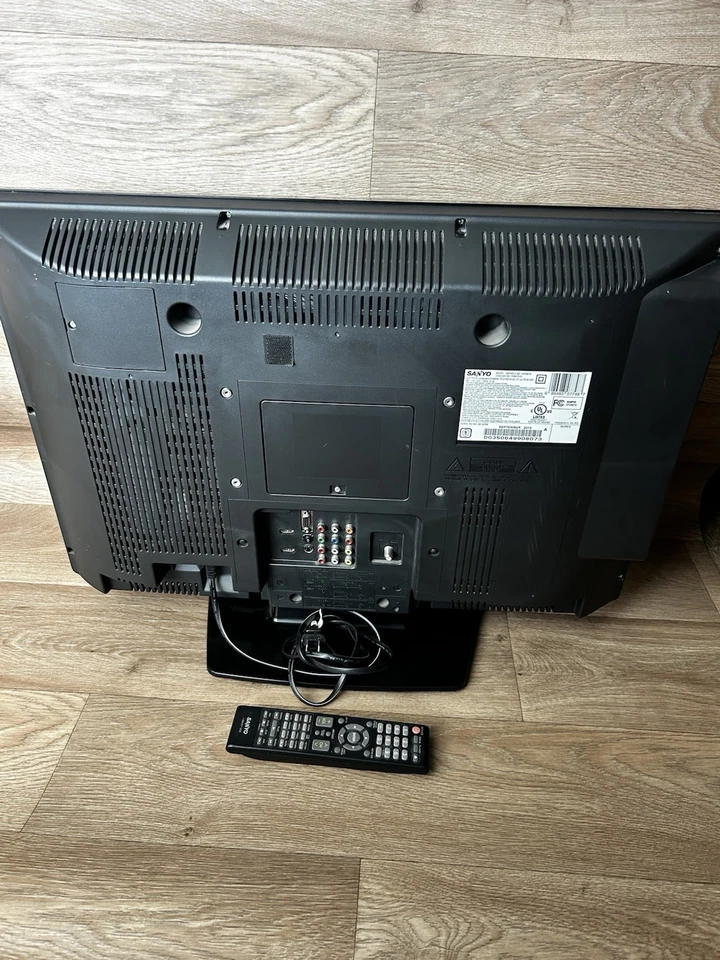 Sanyo DP26670 26" 720P LCD TV DVD Built In RGB/S-VIDEO/RCA (RETRO GAMING) Remote - Image 2 of 3