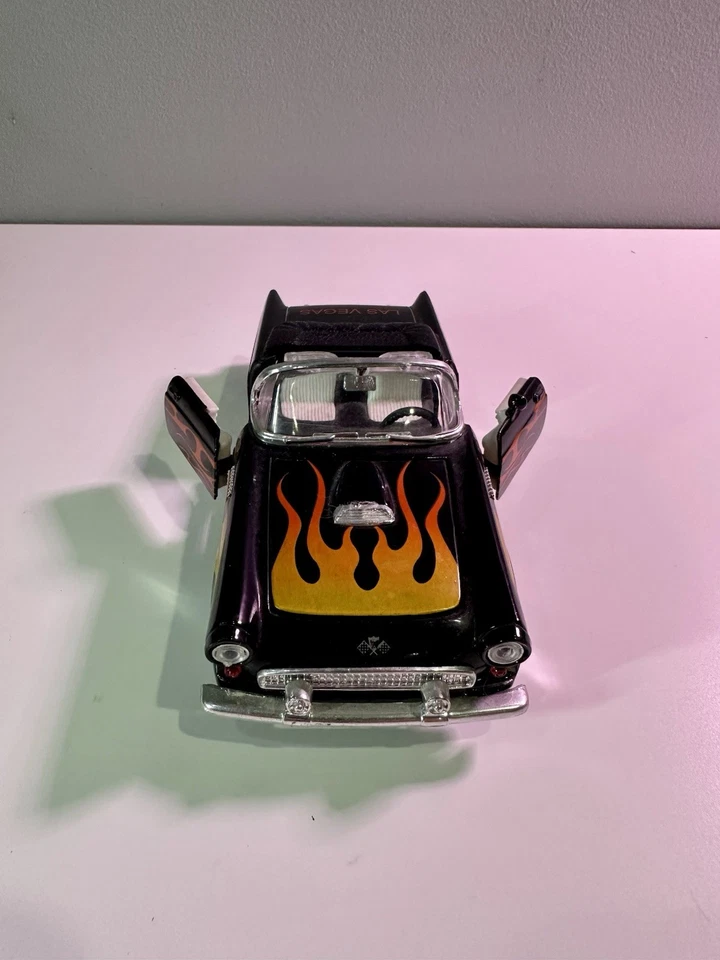 Chevy Custom 1955 con llamas escala 1/25 fundido a presión valor real 2009 por Auto World Foto 2 de 4
