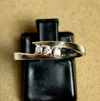 CHARMING 10K WHITE GOLD DIAMOND 3 STONE BYPASS BAND RING SIZE 6.75