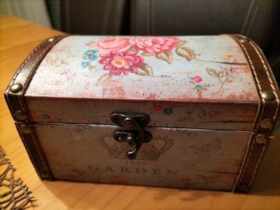 Kleine Schatulle Truhe Rosenmuster Shappy unbenutzt