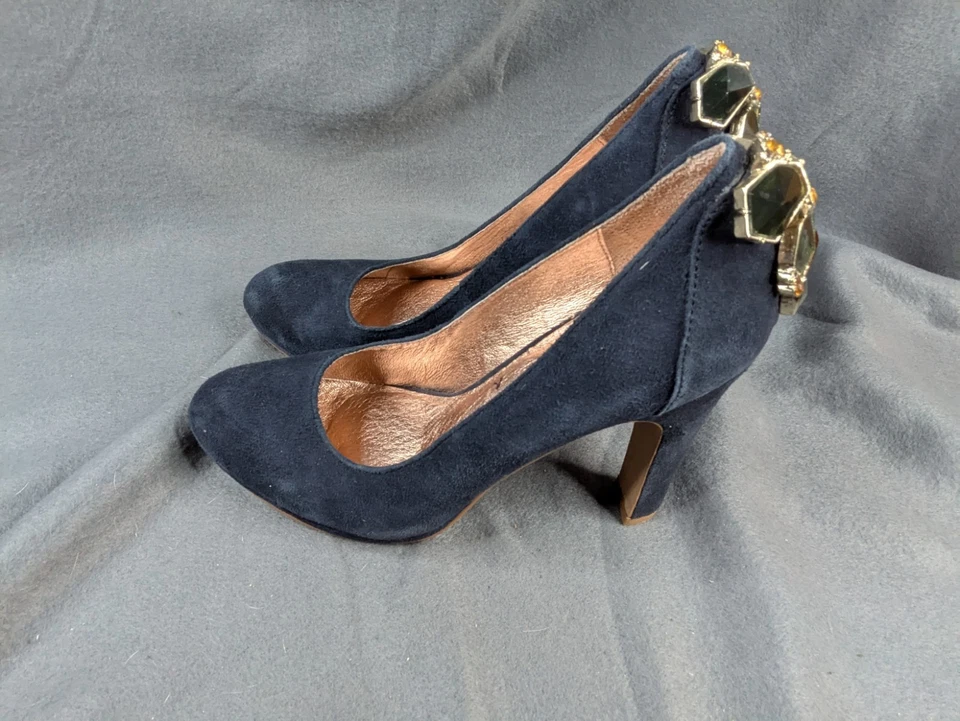 Zapatos Anthropologie Miss Albright Gamuza Joyas Cabujón Azul Marino Bombas Tacones 7  Foto 2 de 4