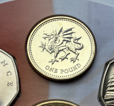 Simply Coins 2000 1 Pound Welsh Dragon Brilliant Uncirculated BU