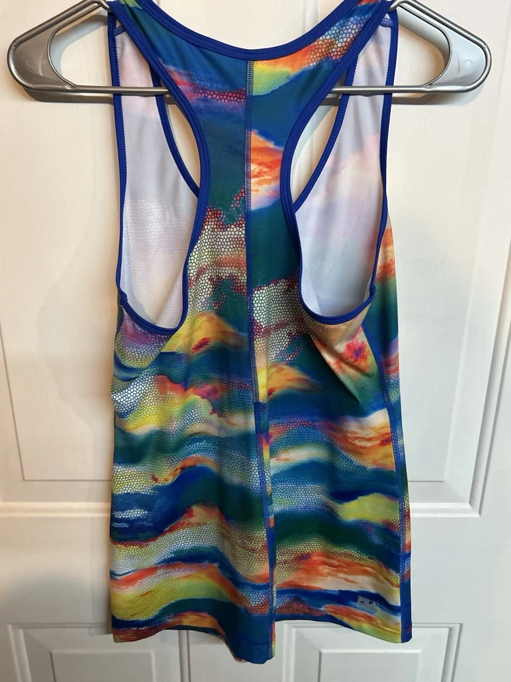 Camiseta sin mangas Fila talla M tie dye mosaico deportiva para mujer espalda deportiva rendimiento SKU C15 Foto 4 de 4