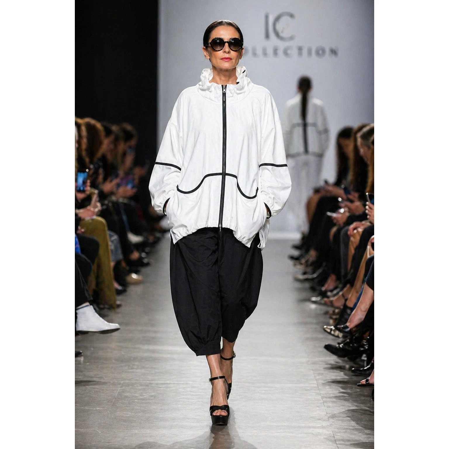 IC Collection White Zip Front Lightweight Jacket Black Trim Parachute Style XL