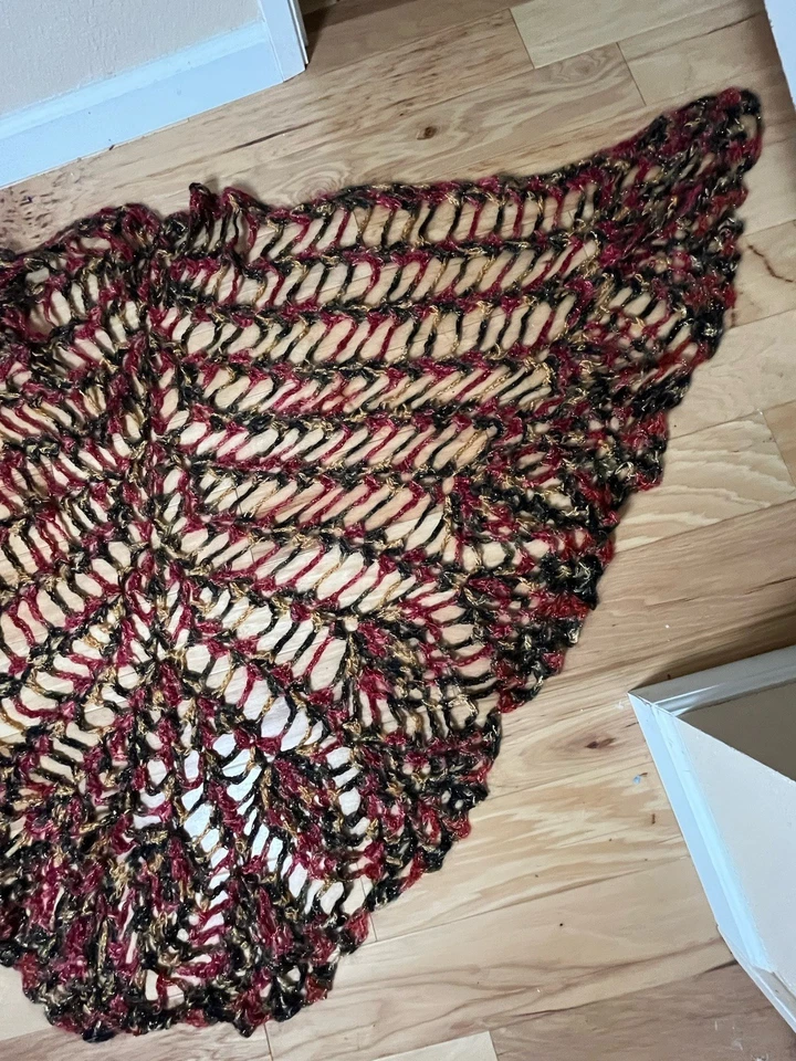 Mantón Extra Grande Forma Mariposa Suelto Crochet Dorado Lurex Rosa Oliva y Dorado Foto 3 de 4