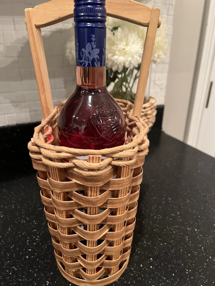 Porta vino cesta de mimbre/sostiene dos botellas de vino. Hermosa cesta!! Foto 2 de 4