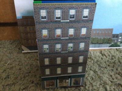 N scale 1/144 city block building. Restaurant, Apt building. Graphics only.