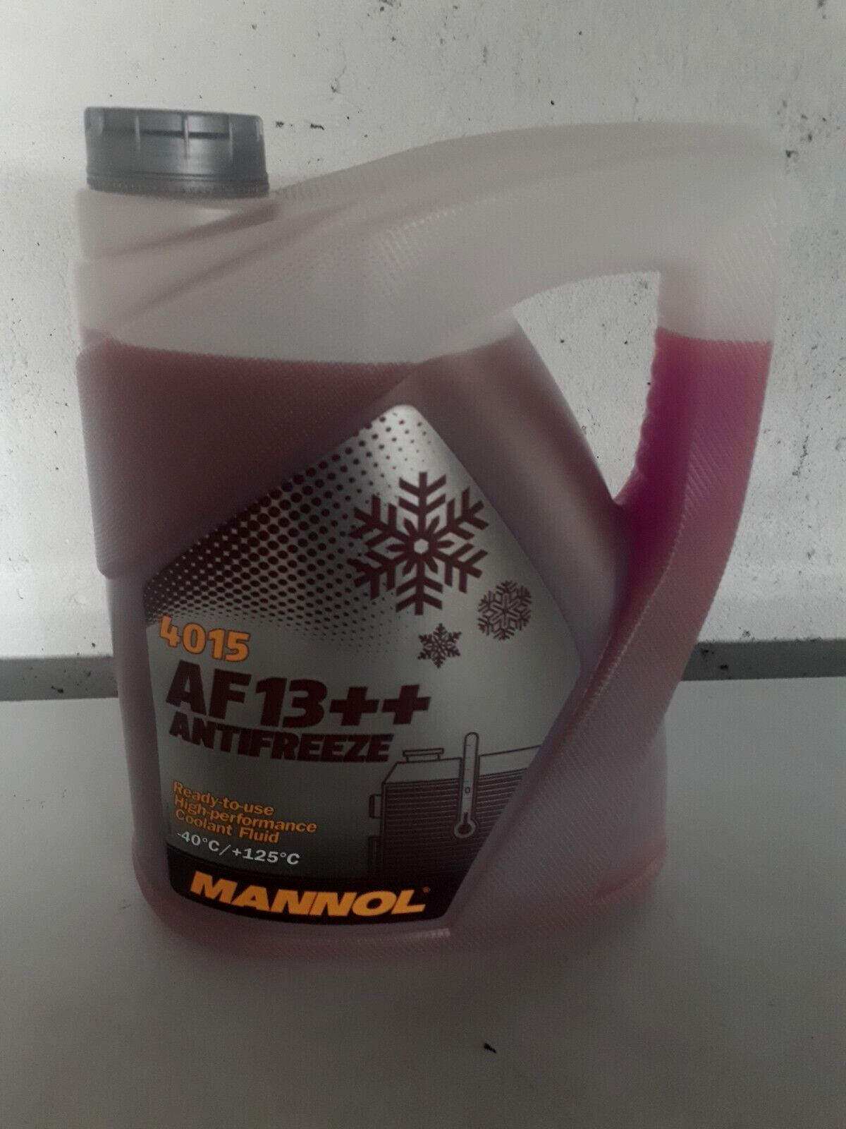 Liquide de refroidissement antigel MANNOL 4015 contre la surchauffe moteur 5L