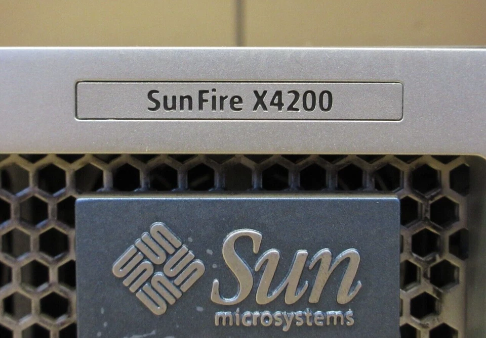 Sun SunFire X4200 2x AMD Opteron 252 2.6Ghz 4Gb Ram 4-Bay SAS 2.5" 2U Server - Image 2 of 4