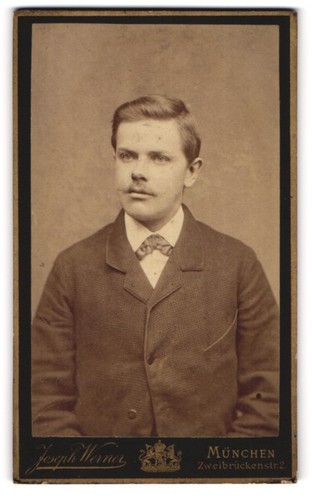Fotografie Joseph Werner, München Zweibrückenstraße 2, Junger Mann mit dünnem O