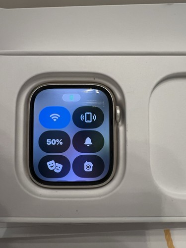Apple Watch series 8 45mm GPS plus 6 bands - Photo 4 sur 11