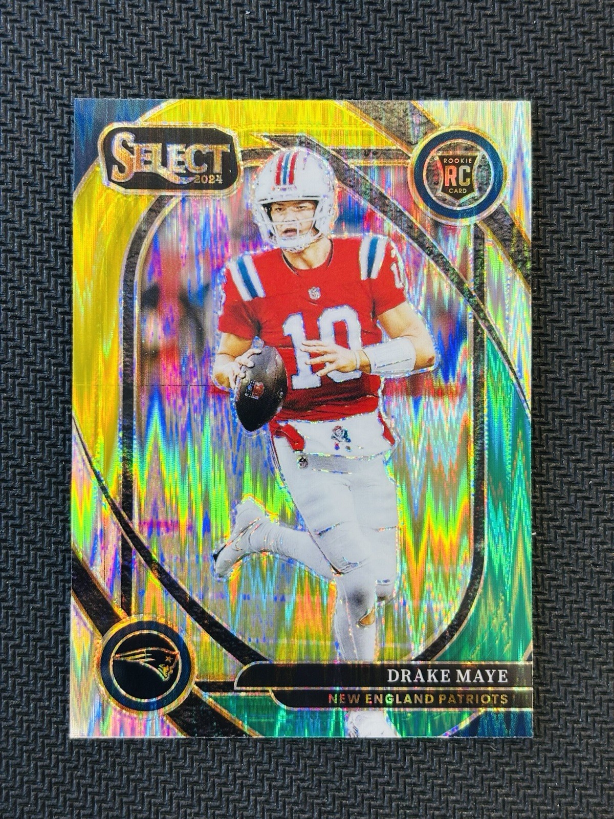 2024 Panini Select - Club Level Drake Maye #218 Green & Yellow Shock Prizm (RC)