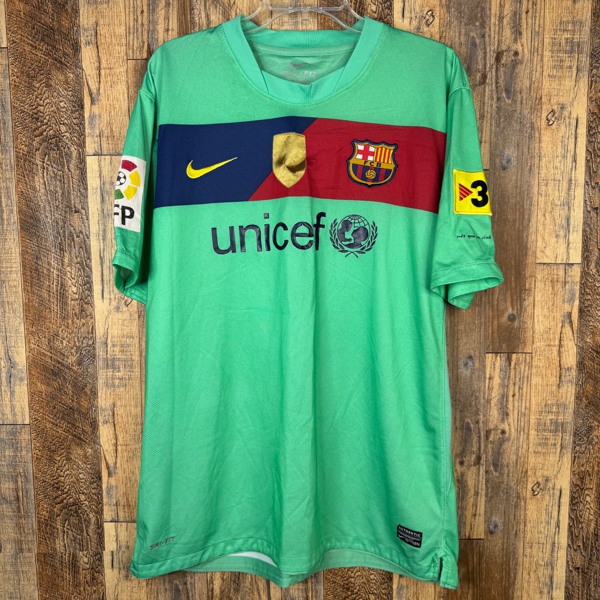 Mサイズ　サッカーユニフォーム　David Villa ダビドビジャ　バルセロナ FCバルセロナ ダビド・ビジャ | サッカーシャツ - DON VALON