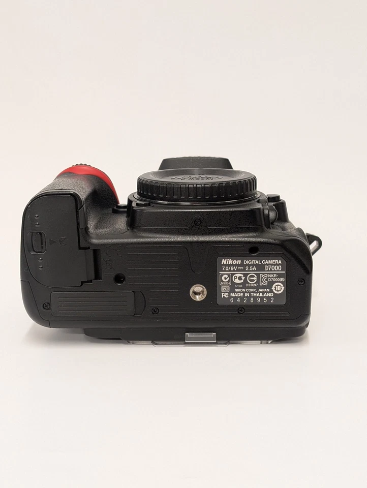 NIKON D7000 BODY ONLY (SHUTTER COUNT 12823) - Image 3 of 4