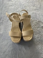 Taupe Wedges NWOT 6 Top Moda 
