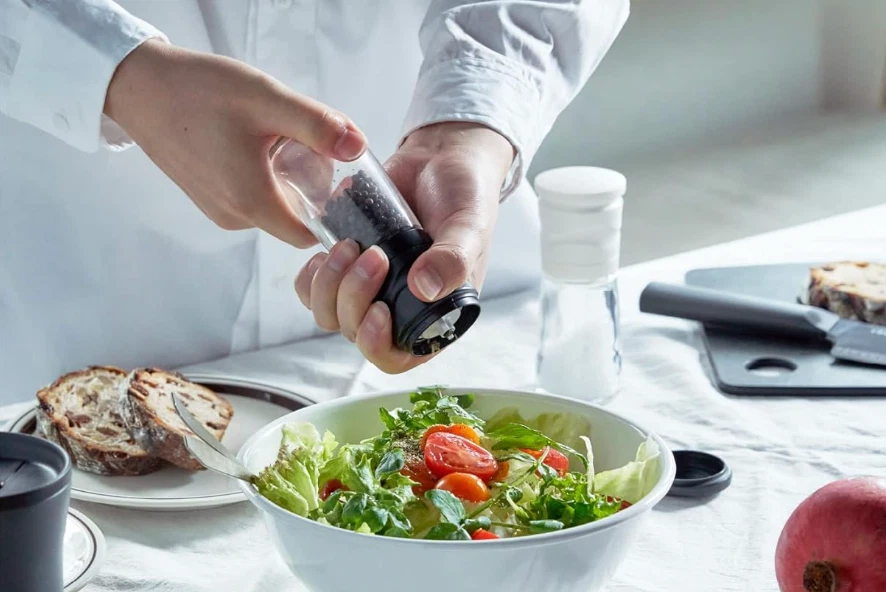 Molino de cerámica Kyocera Japón para sal cristalina y pimienta blanca CM-10N-WH Foto 3 de 4