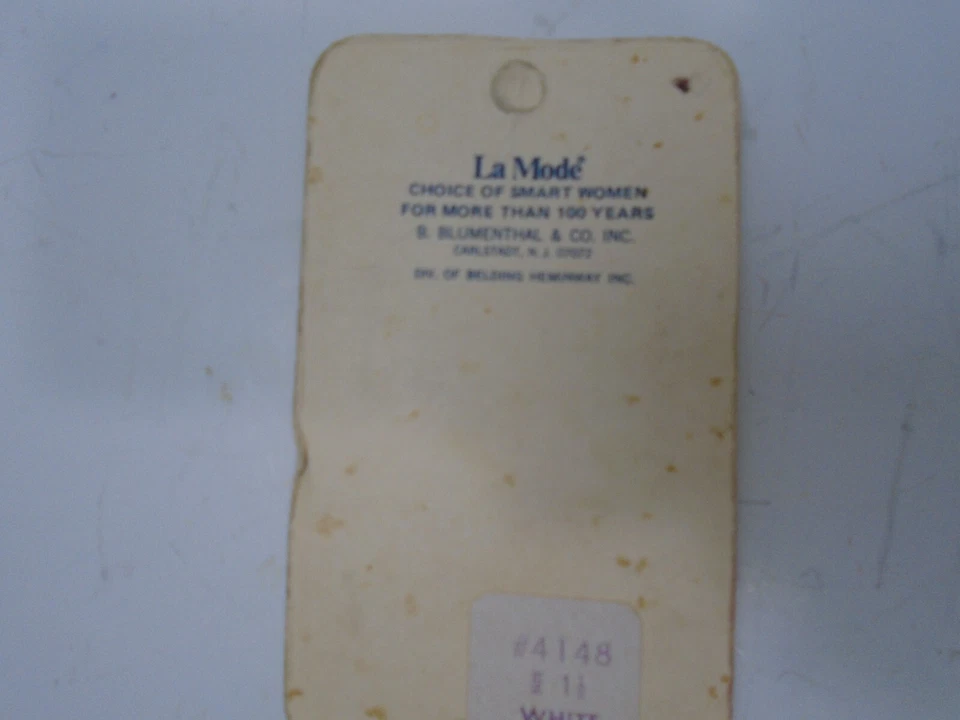 VINTAGE La MODE Size 1 1/2 CARVED WHITE PEARL SHELL BUCKLE SLIDE NOS CARD #4148 - Image 2 of 4