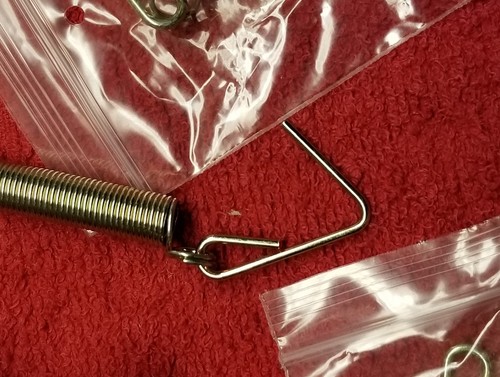 Small Coil Extension Springs w/Hooks 1'' 3/4 long Westrock DP38451 - Pack of 30 - Picture 9 of 11