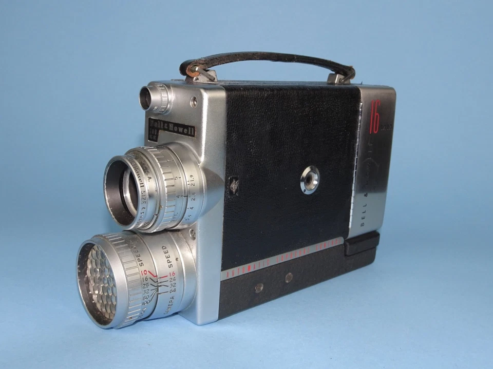 1956 Bell & Howell 200EE spring motor drive 16mm film camera. Magazine model. - Image 2 of 4