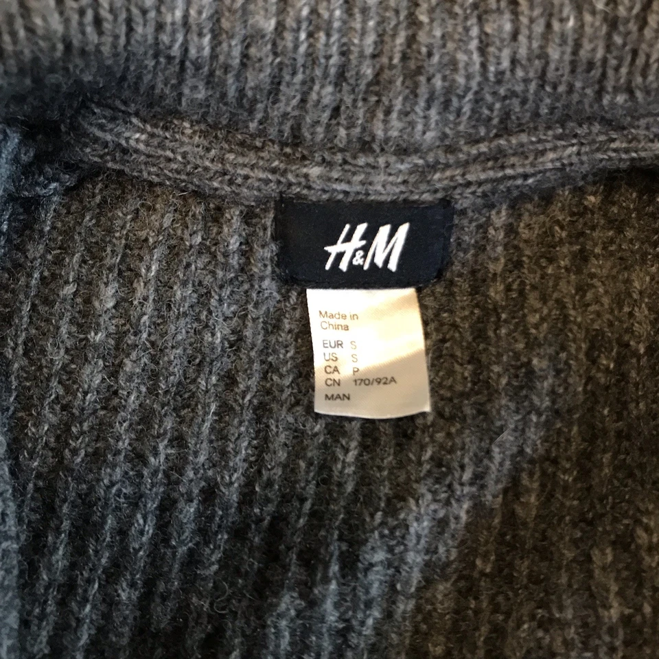 Cárdigan de punto de doble botonadura gris pequeño de H&M para hombre suéter botón delantero Foto 2 de 4