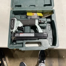 Hitachi NP35A 23-Gauge 1-3/8" Pneumatic Pin Nailer with Case