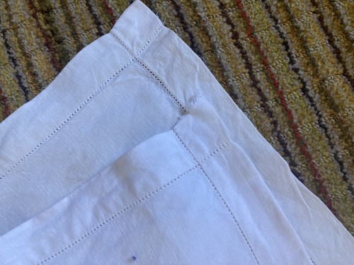 2 Vintage Hand Embroidered White Linen Floral Cushion Covers - Picture 4 of 5