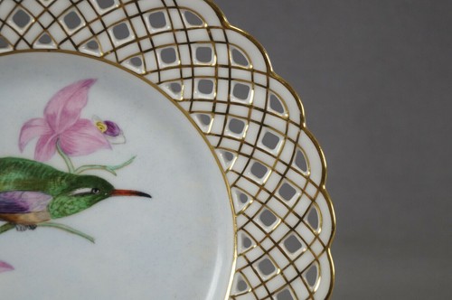Carl Tielsch Hand Painted Hummingbird & Flowers Reticulated 8 1/2 Inch Plate - Picture 4 of 10