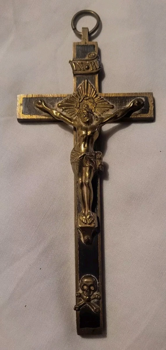 MEDAILLE RELIGIEUSE/CRUCIFIX PECTORAL. METAL DORE ****NEUF