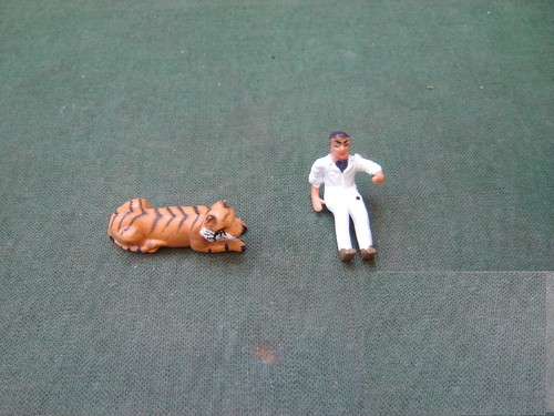 Figurine Corgi 438 Daktari Dr Marsh & Tiger originali d'epoca - Foto 2 di 4