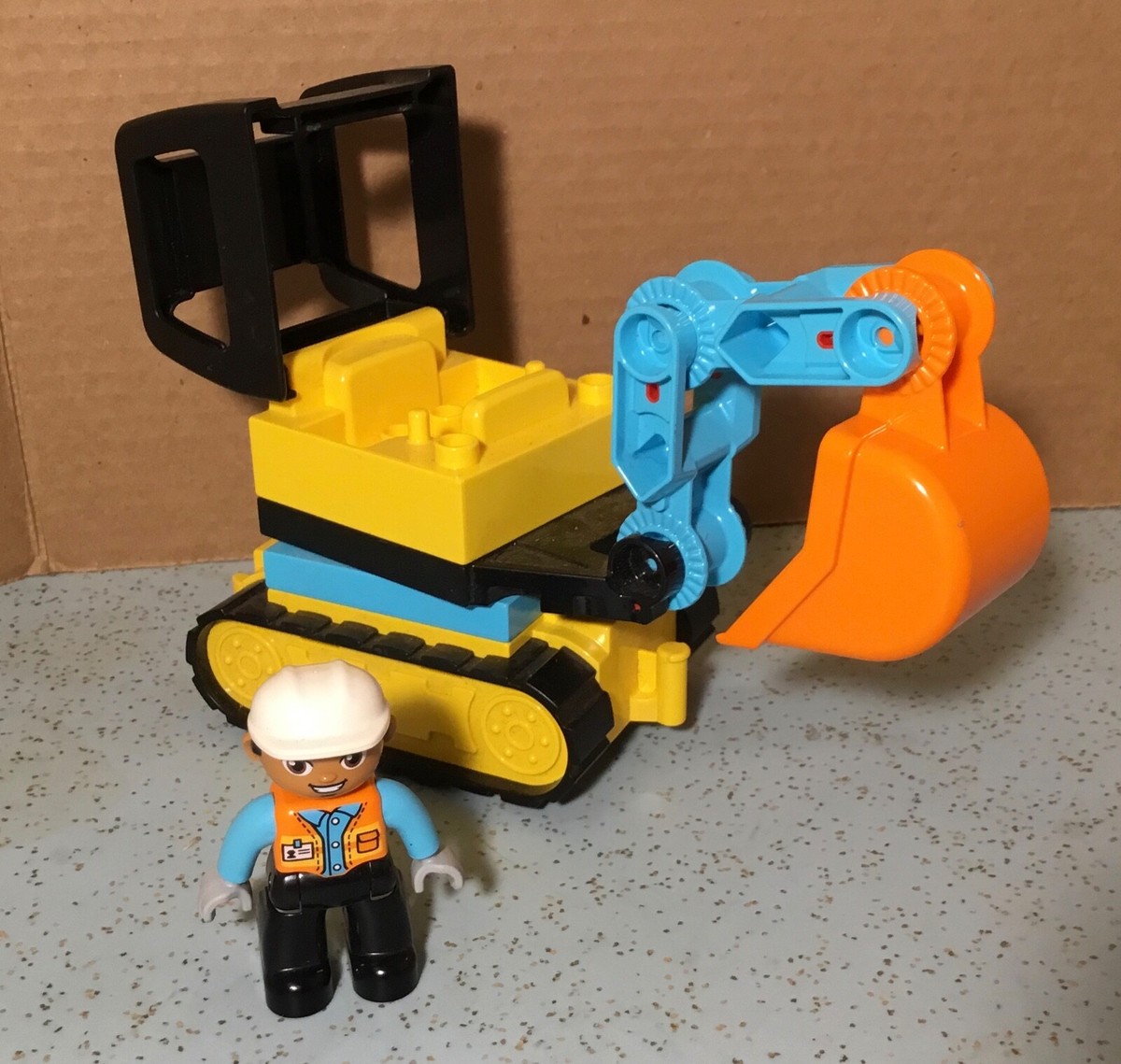 2020 LEGO DUPLO CONSTRUCTION FRONT DIGGER EXCAVATOR w/FIGURE for