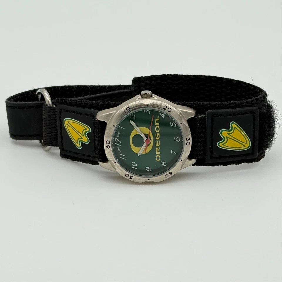 女士 OREGON DUCKS 银色游戏时间 NCAA 手表,29 毫米,绿色表盘,运行 — 第 3/4 张图片