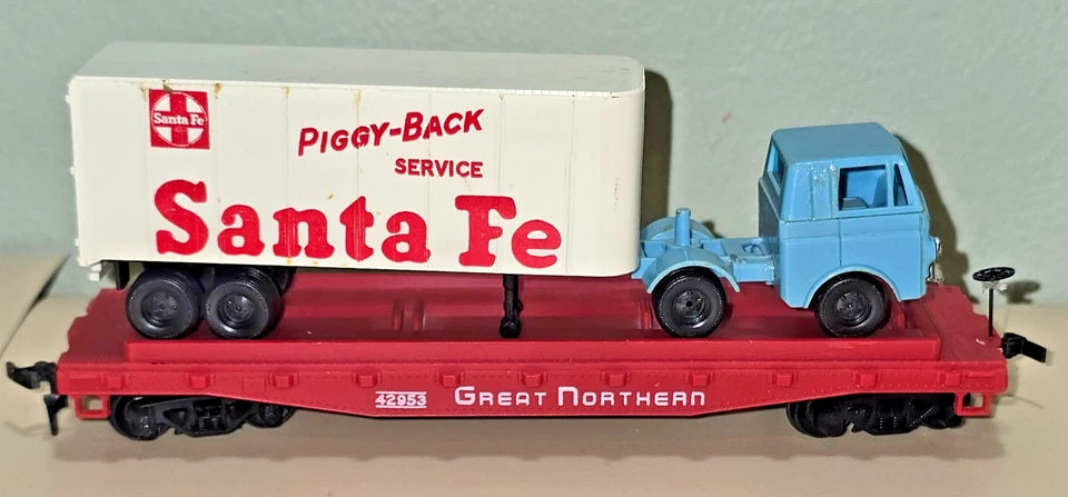 Lot Of 3 HO Gauge Flat Cars w/ Container And Trailer Loads RTR - Image 2 of 4