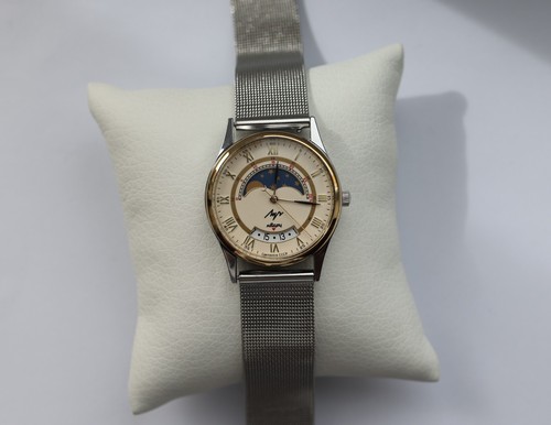 Quartz watch LUCH with Real Moon Phases Calendar, Moonphase watch USSR - Picture 10 of 11