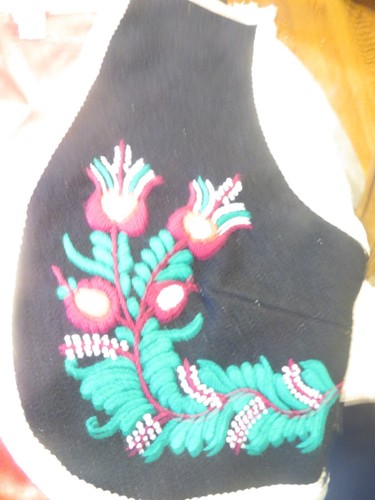 Vintage Matyo Hungarian Embroidered Black Felt Vest with Floral Design - Picture 3 of 5