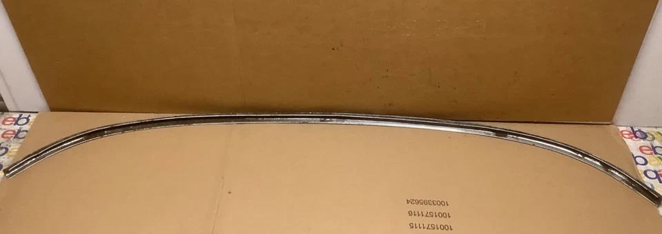 "Corvette C2 1964-1967 convertible 3841255 moldura de parabrisas inferior OEM usado 48""" Foto 2 de 4