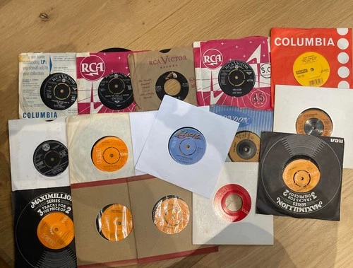 Job lot of 16 x Elvis Presley singles