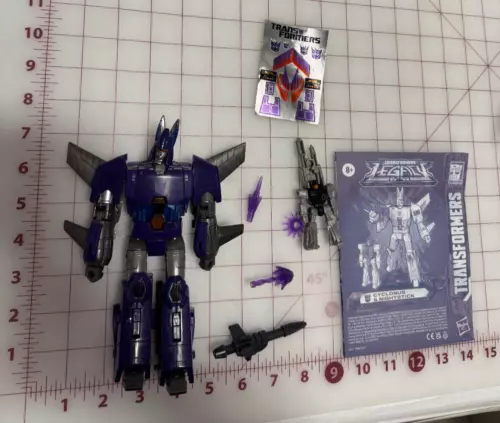 Transformers Generations Selects Legacy Cyclonus and Nightstick Voyager Complete