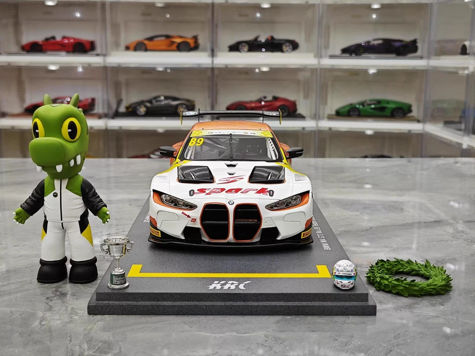 SPARK 1:18 BMW M4 GT3 Favs 2024 Macau GT Race Simulation Resin Car Model - Image 2 of 4