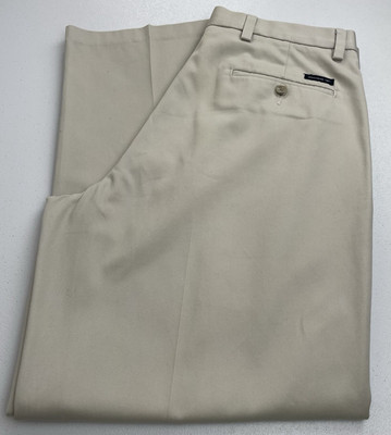 Dockers Men's 33x30 Signature Khaki D4 Relaxed Fit Pleated Pants in Cloud