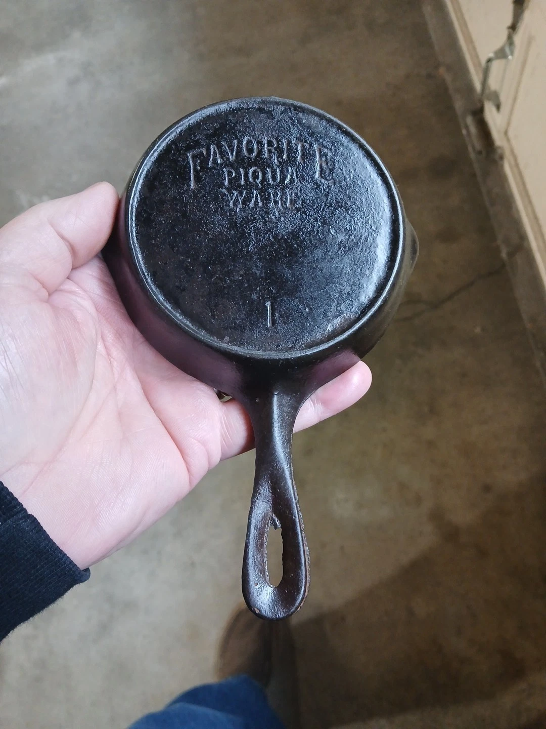 Favorite Piqua Ware #1 Cast Iron Skillet Arc Logo (BF)